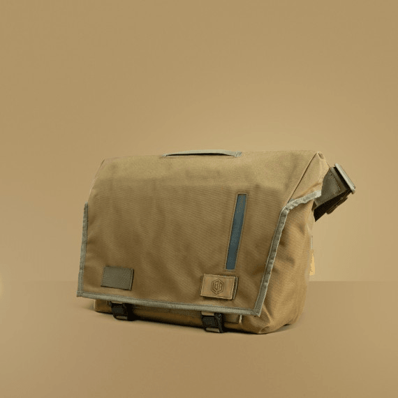 Life Behind Bars, Life Behind Bars The Echelon (S) 22L Messenger - Desert