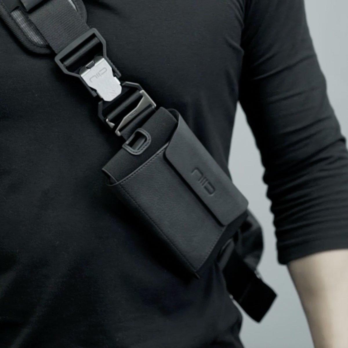 NIID, NIID Detachable Cellphone Pouch