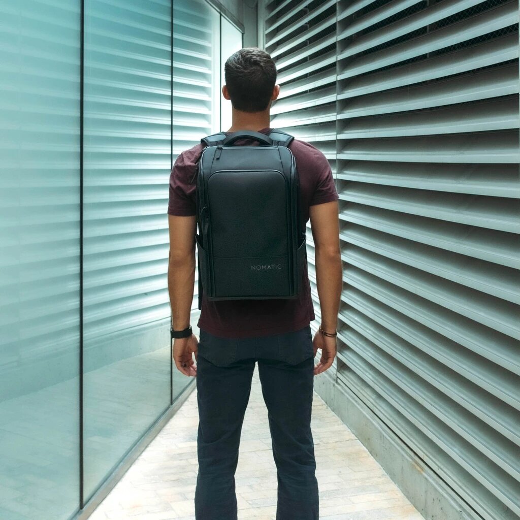 Nomatic, NOMATIC Backpack (V2) - The Most Functional Backpack  Ever